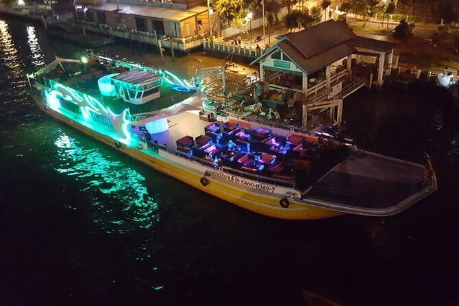 The Luxury White Cruise Experience - The buffet setup: Thai, international, seafood, and how to avoid disappointment
