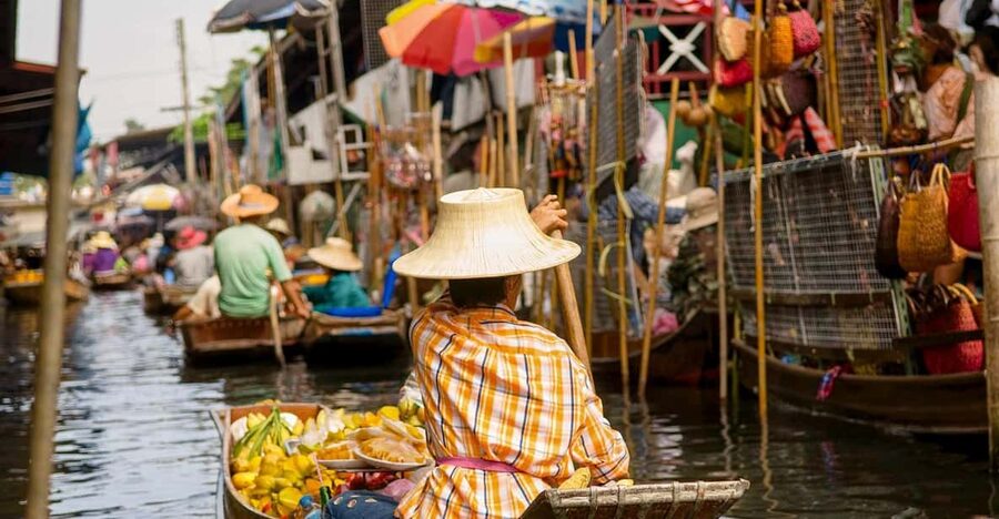 The Old Siam: Damnoen Saduak and Maeklong Railway Market - Damnoen Saduak Floating Market by paddleboat: seeing the stalls from the water