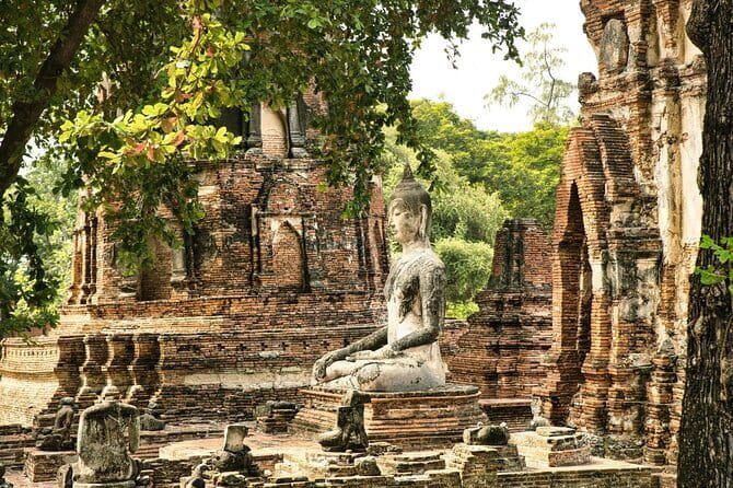 Three Temple Ayutthaya Tour with Scenic Boat Ride - Wat Mahathat: the banyan-tree Buddha head stop (and how to see it well)