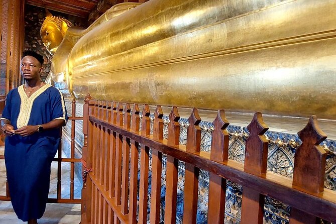 Top 3 Bangkok Temples: Multilingual Private Tour [EN,ES,DE,IT,FR] - Chinatown and the royal building pass-by moments