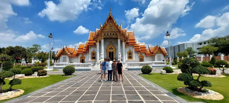 Top 3 Bangkok Temples Private Tour [with Wat Pho-UNESCO] - The drive-by landmarks: Chinatown, Ananta Samakhom, and Chitralada Palace