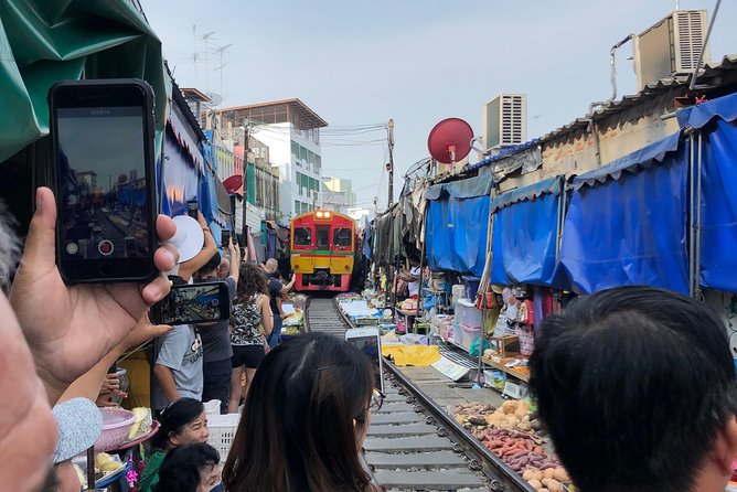 Train & Floating Market Food Adventure + Scenic train ride - Who this tour is best for (and who should pass)