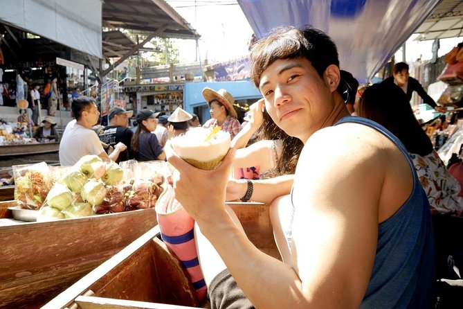 Train Market and Floating Market half day tour - Mae Klong Railway Market: Watching the Stalls Roll Back