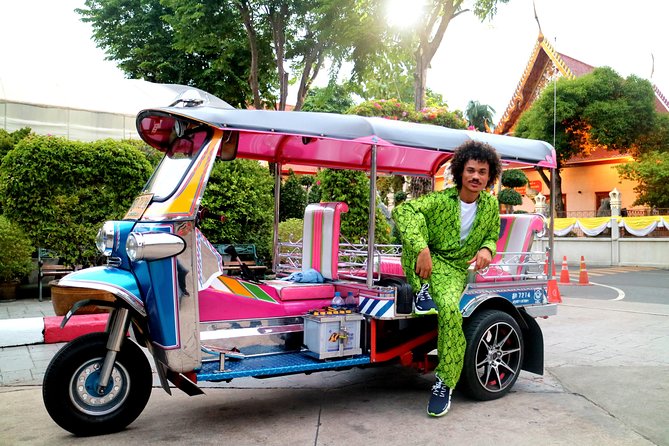 Tuk Tuk Bangkok Private Tour: WW2 Pad Thai, 360-Viewpoint, Chinatown (Pickup) - Sao Chingcha (Giant Swing): quick landmark time with photo potential