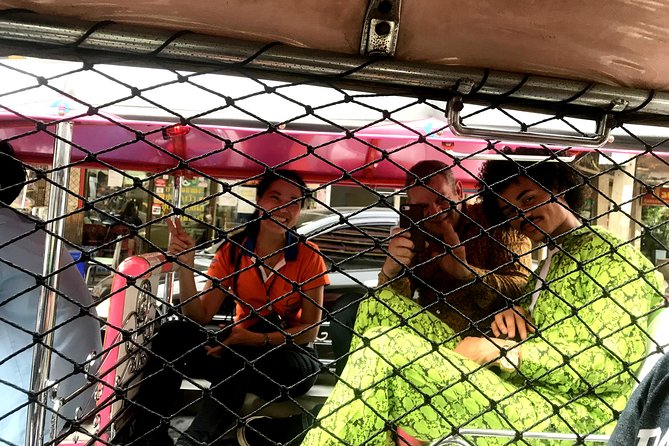 Tuk Tuk Bangkok Private Tour: WW2 Pad Thai, 360-Viewpoint, Chinatown (Pickup) - Pak Khlong Talad: 24-hour flower market garland-making up close