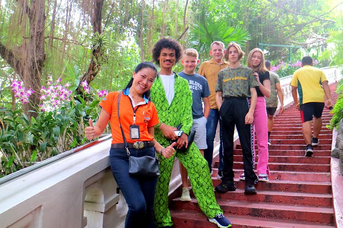 Tuk Tuk Bangkok Private Tour: WW2 Pad Thai, 360-Viewpoint, Chinatown (Pickup) - Yaowarat Road Chinatown street food: where the guide earns their keep