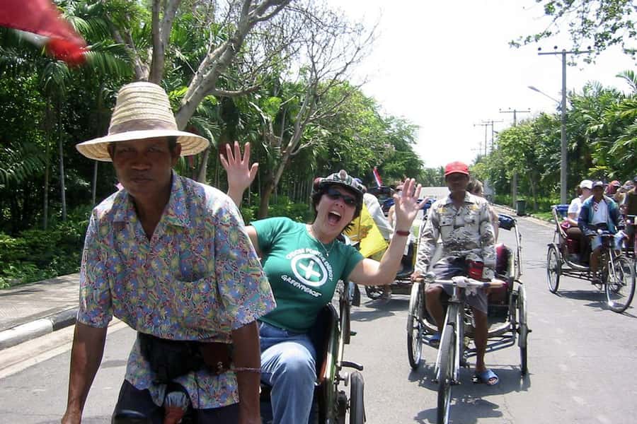 Tuk-Tuk, Longtail-boat and Rickshaw Bangkok jungle Tour - First stop: Khlong Toey Market and the Bangkok you actually see