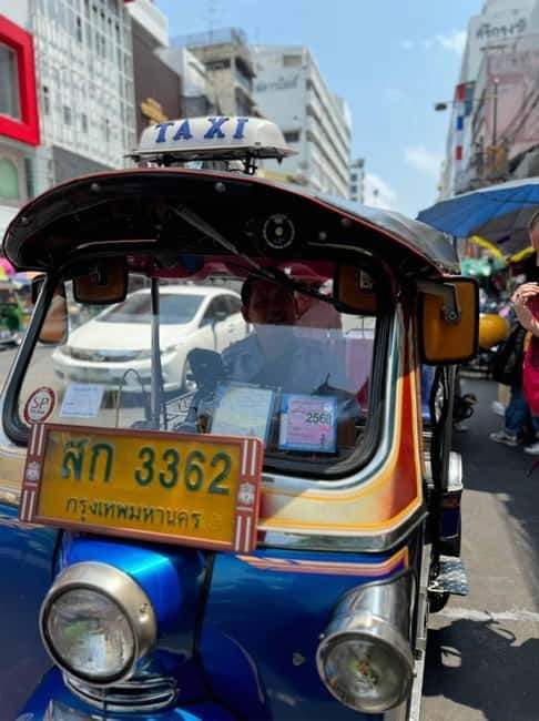 Tuk Tuk Tour in Bangkok - Tuk Tuk ride reality: fun transport with Bangkok traffic in the mix