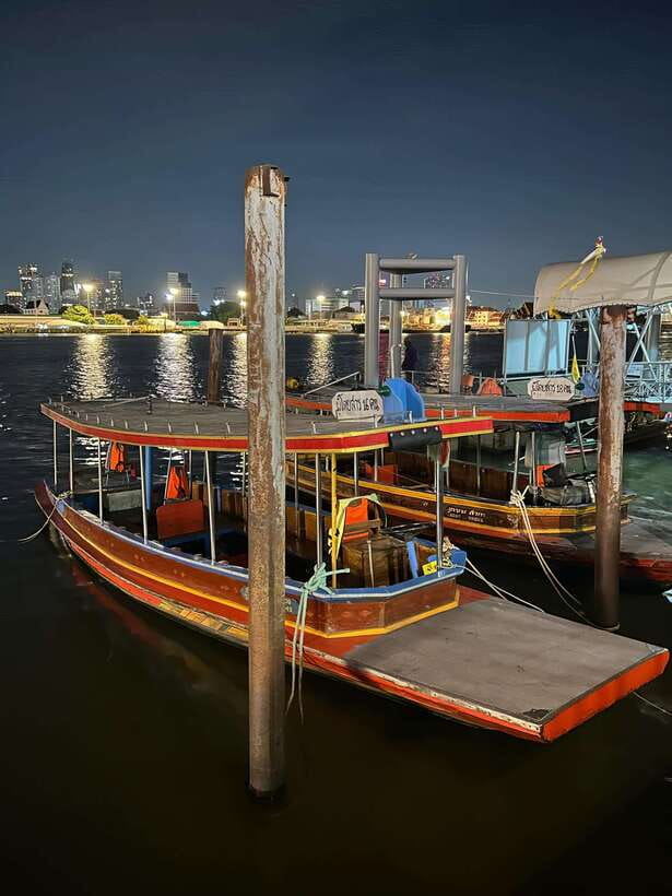 Twilight Firefly Bangkok Bicycle Tour - Sri Nakhon Khuean Khan Park at sunset: fish feeding and the soundscape
