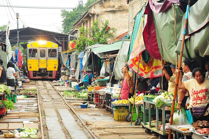 Unique Bangkok Markets: Train Market & Floating Market Adventure - The 10-Minute Bangkok Sightseeing Stop: Quick Photos and Stretch Break