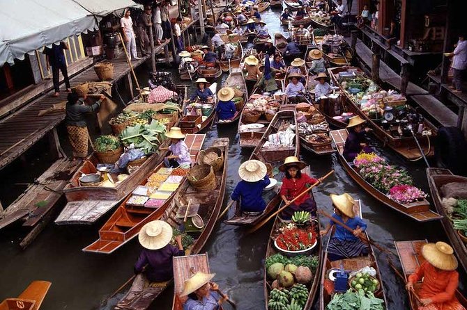 VIP Private Tour Damnoen Saduak+ Amphawa + Mae Klong Railway - Maeklong Railway Market (Hoop Rom): the calm-before-the-train feeling