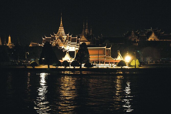 VIVA Alangka River Cruise: Dining & Cabaret Delight - Cabaret show + live singers: entertainment that gives the cruise structure