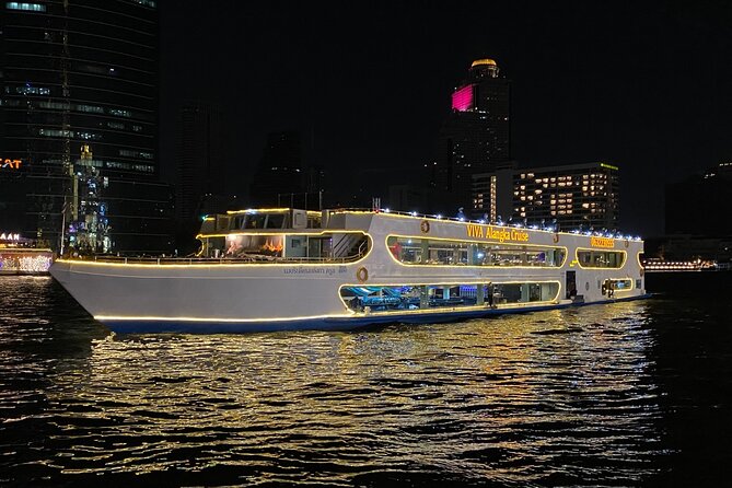 VIVA Alangka River Cruise: Dining & Cabaret Delight - The buffet reality: Thai + international seafood, plus vegetarian and vegan choices
