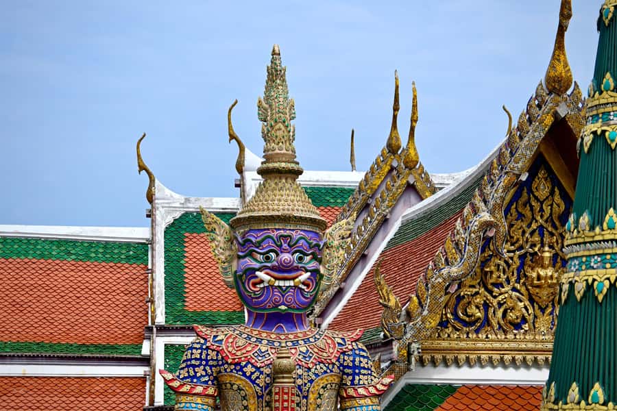 Walking tour Grand Palace, Emerald Buddha, Wat Pho, Wat Arun - Entering Grand Palace with guidance instead of guessing
