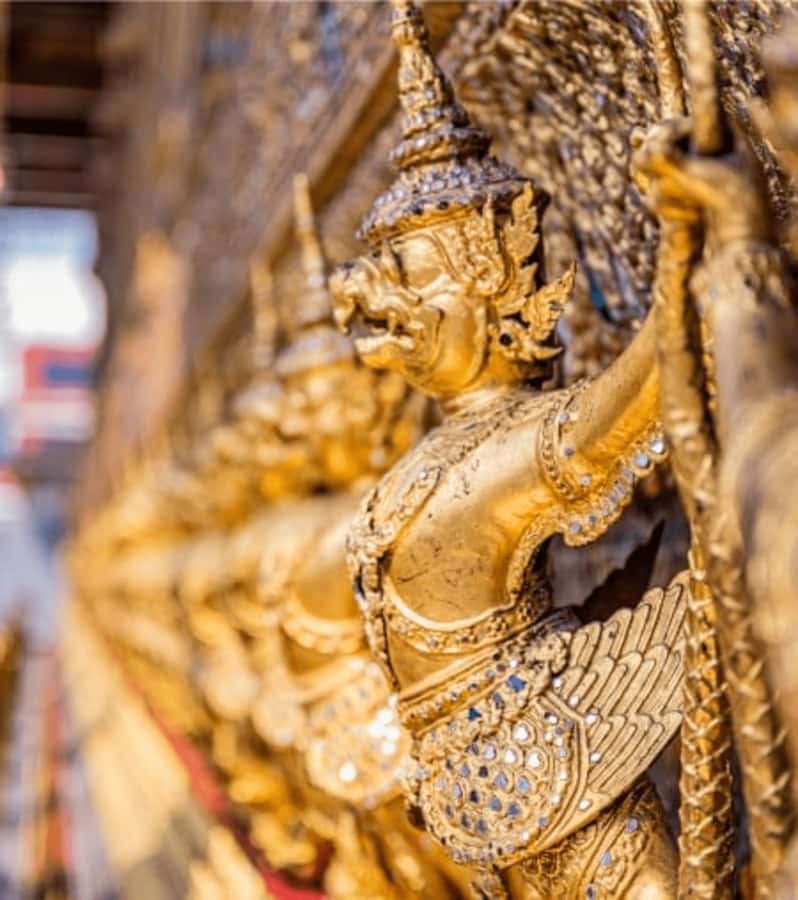 Walking tour Grand Palace, Emerald Buddha, Wat Pho, Wat Arun - Meeting at Golden Place (Tha Chang Pier Branch) and the morning advantage