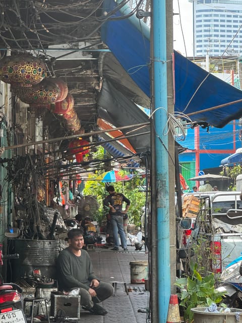 Walking Tour in Bangkok - Bang Rak and Talat Noi Street Energy: Chinese Heritage Meets Street Art