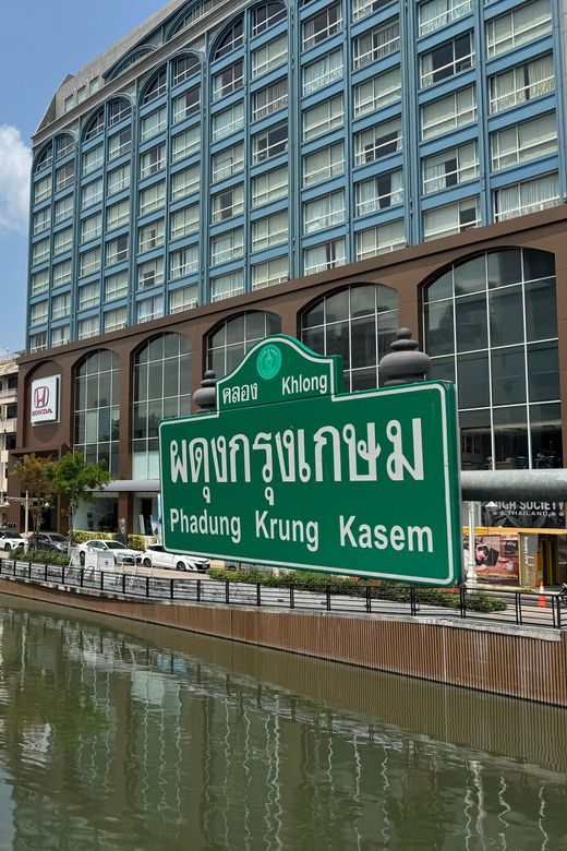 Walking Tour in Bangkok - Crocodile’s Temple, Indian Town, and the Flower Market Finale