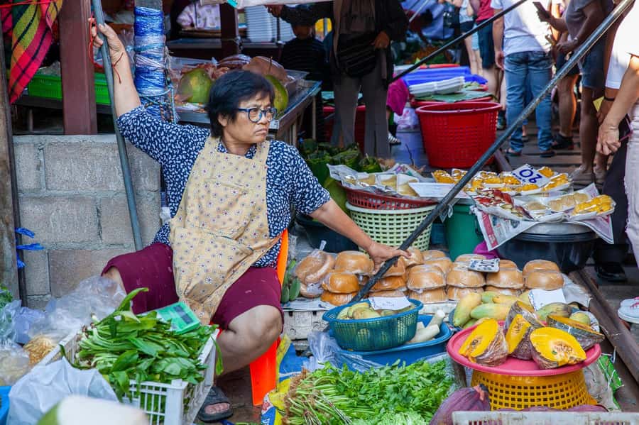 Weekend Amphawa Floating Market & Train Market Private Tour - Amphawa Floating Market: boat-to-boardwalk street food scenes