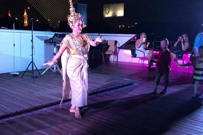 Wonderful Pearl: Bangkok's Dinner Night Cruise - Food and Comfort Reality Checks: Temperature, Crowds, and the Small Stuff