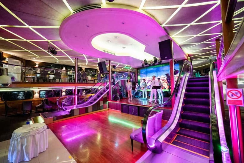 Wonderful Pearl Cruise with Private Hotel Transfer - Top Deck Photos: The Best Seat Is the One You Can Move In