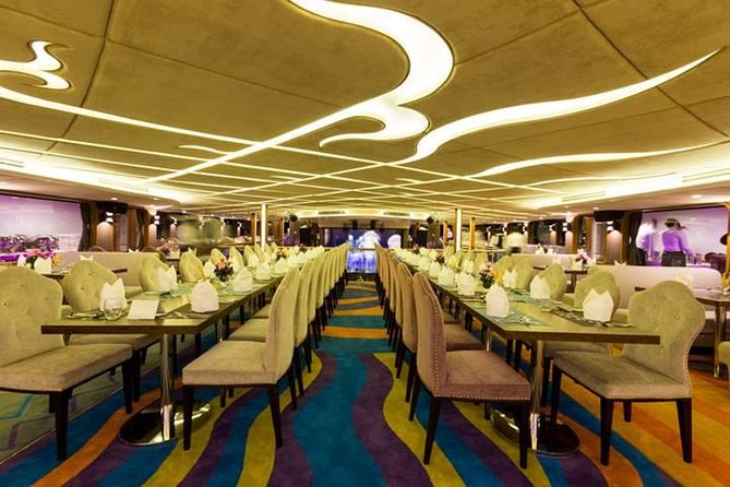 Wonderful Pearl Dinner Cruise - The boat: modern comfort, plus a view problem to plan for